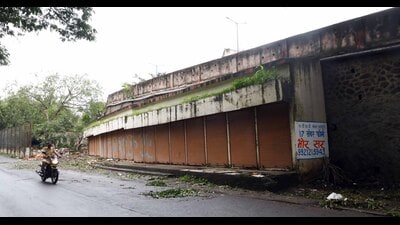 Shops closed near Nilayam Theatre, (Rahul Raut/HT PHOTO) Shops closed near Nilayam Theatre, (Rahul Raut/HT PHOTO)