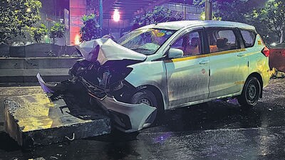 Thane, India - September,24, 2023:There have been three separate accidents in Thane during the night, one involving a bike, one involving a car and one involving a truck In this, two people were injured in a bike accident and three people were injured in a car accident, In the photo, this car hit the divider in front of Jupiter hospital and three people were injured ,in Thane, in Mumbai, India, on, Sunday, September, 24, 2023. ( Praful Gangurde / HT Photo ) Thane, India - September,24, 2023:There have been three separate accidents in Thane during the night, one involving a bike, one involving a car and one involving a truck In this, two people were injured in a bike accident and three people were injured in a car accident, In the photo, this car hit the divider in front of Jupiter hospital and three people were injured ,in Thane, in Mumbai, India, on, Sunday, September, 24, 2023. ( Praful Gangurde / HT Photo )