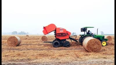 The reason why balers are in short supply is that there are only two export-oriented manufacturing units in the country, one each in Pune and Rajkot, and these units are unable to meet the requirement of Punjab. (HT File)