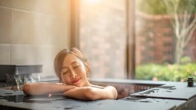 Taking a warm bath with the favourite fall-scented shampoo and lotions can help us to welcome the season with all its beauty.&nbsp; (Unsplash)