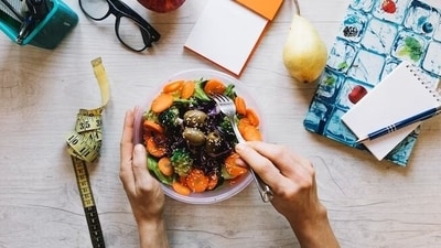 Smart portions: Portion control can be your secret weapon. Instead of going all-in, you can choose smaller, more reasonable servings that will let you enjoy the flavours without guilt. (Freepik) Smart portions: Portion control can be your secret weapon. Instead of going all-in, you can choose smaller, more reasonable servings that will let you enjoy the flavours without guilt. (Freepik)