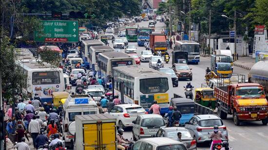 Bengaluru suffers a loss of ₹19,725 crore per year due to traffic delays, congestion, stoppage of signals, time loss, fuel loss and related factors, according to research (HT)