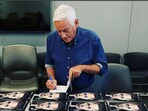 The book "Elon Musk" is written by well-known biographer Walter Isaacson. 