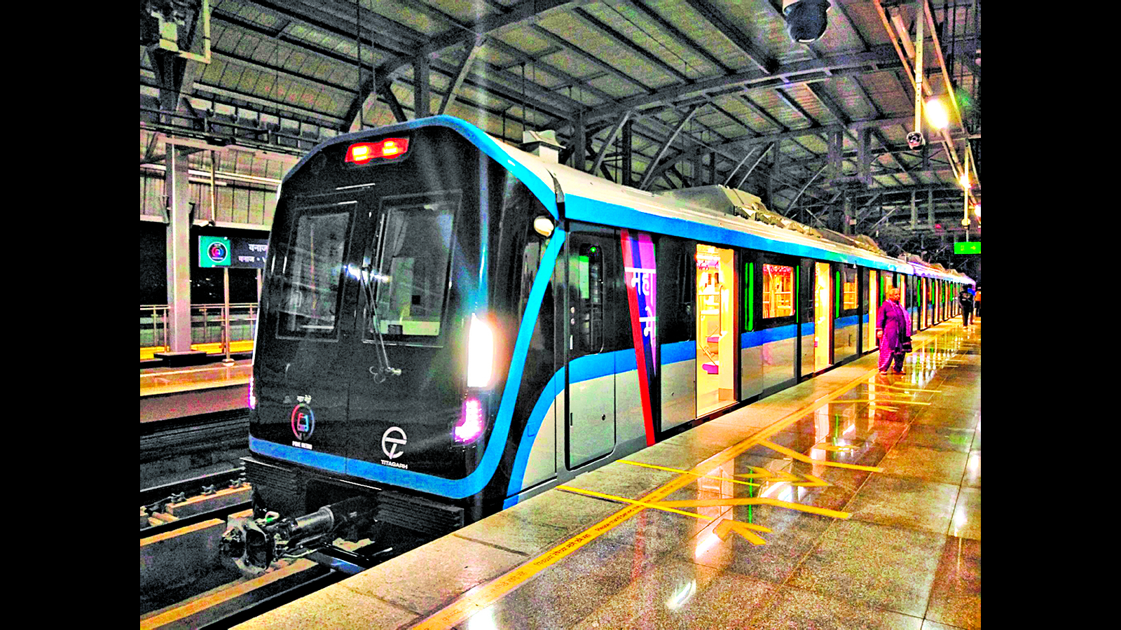 Pune Metro's midnight run garners good response from devotees - Vimarsana News