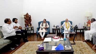 Bharatiya Janata Party chief JP Nadda met former Karnataka chief minister and JD(S) leader HD Kumaraswamy in presence of Union home minister Amit Shah on Friday. (ANI) Bharatiya Janata Party chief JP Nadda met former Karnataka chief minister and JD(S) leader HD Kumaraswamy in presence of Union home minister Amit Shah on Friday. (ANI)