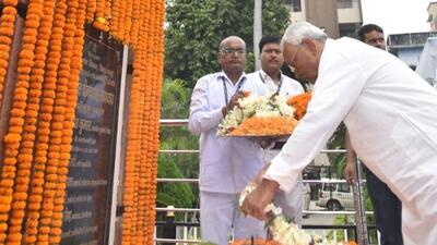 CM Nitish Kumar paid tribute to late Pandit Deendayal Upadhyay on the occasion his birth anniversary at Rajendra Nagar, Patna (Twitter/@NitishKumar) CM Nitish Kumar paid tribute to late Pandit Deendayal Upadhyay on the occasion his birth anniversary at Rajendra Nagar, Patna (Twitter/@NitishKumar)