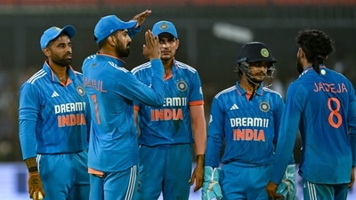 India's captain KL Rahul (2L) demands for DRS against Australia's Sean Abbott during the second one-day international (ODI) cricket match between India and Australia (AFP) India's captain KL Rahul (2L) demands for DRS against Australia's Sean Abbott during the second one-day international (ODI) cricket match between India and Australia (AFP)