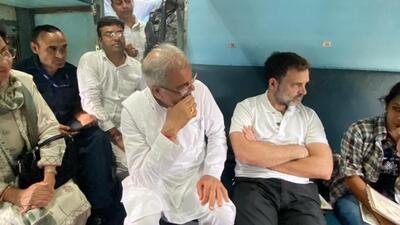 Congress leader Rahul Gandhi, accompanied by Chhattisgarh chief minister Bhupesh Baghel took a local train ride from Bilaspur to Raipur (Twitter/@INCIndia) Congress leader Rahul Gandhi, accompanied by Chhattisgarh chief minister Bhupesh Baghel took a local train ride from Bilaspur to Raipur (Twitter/@INCIndia)