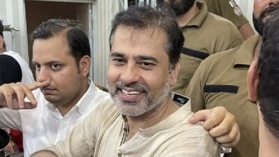 Imran Riaz Khan, a renowned Pakistani journalist and political commentator. (@AbDmeHar0099o/x) Imran Riaz Khan, a renowned Pakistani journalist and political commentator. (@AbDmeHar0099o/x)