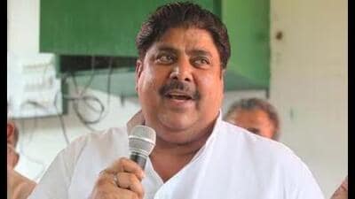 In his address, JJP chief Ajay Chautala reminded the crowd that he started his political career from Data Ramgarh constituency and became MLA twice in Rajasthan. The Jannayak Janta Party (JJP), the breakaway faction of the INLD and junior coalition partner of the BJP in Haryana, on Monday held a massive show of strength in Sikar of poll-bound Rajasthan. (HT File Photo) In his address, JJP chief Ajay Chautala reminded the crowd that he started his political career from Data Ramgarh constituency and became MLA twice in Rajasthan. The Jannayak Janta Party (JJP), the breakaway faction of the INLD and junior coalition partner of the BJP in Haryana, on Monday held a massive show of strength in Sikar of poll-bound Rajasthan. (HT File Photo)