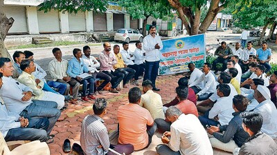 Onion traders from all 15 APMC markets in Nashik district have been on strike since last Wednesday, and onion auctions have ground to a halt. (HT PHOTO)