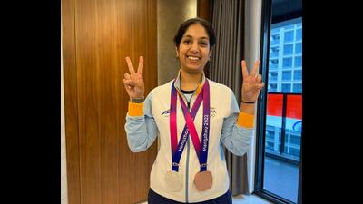 Ramita Jindal posing with her Asian Games medals. (HT Photo) Ramita Jindal posing with her Asian Games medals. (HT Photo)