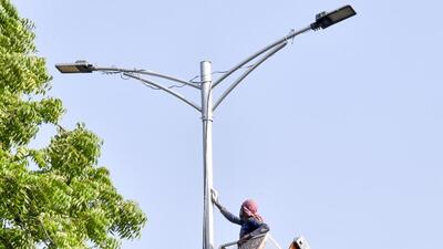 The civic body has opined that the MCD, which already maintains a network of around 800,000 street lights in the inner colony roads, take up maintenance of lights on arterial roads. (ANI) The civic body has opined that the MCD, which already maintains a network of around 800,000 street lights in the inner colony roads, take up maintenance of lights on arterial roads. (ANI)