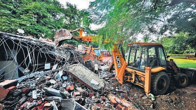 The third hearing of the Lokayukta, previously scheduled for September 14, has been postponed to October 10, before which the TMC has been advised to demolish all the seven bungalows. “The residents of these illegally constructed bungalows are high-profile people like sitting corporators and ex-municipal corporators,” said Mundhara. “If no political pressure is applied, they will all be demolished.” (Praful Gangurde / HT Photo)