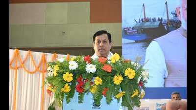 Union minister of ports, shipping and waterways and AYUSH Sarbananda Sonowal speaking at a roadshow in Varanasi (HT Photo)