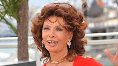 Actor Sophia Loren has been hospitalized after falling at her Swiss home. Actor Sophia Loren has been hospitalized after falling at her Swiss home.