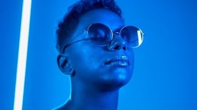 Most of these lenses prescribed by an optometrist decrease blue light transmission by 10-25 per cent. Standard (clear) lenses do not filter blue light. (Freepik) Most of these lenses prescribed by an optometrist decrease blue light transmission by 10-25 per cent. Standard (clear) lenses do not filter blue light. (Freepik)