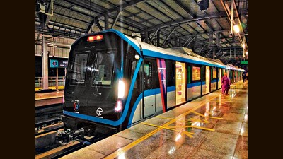 he midnight metro service will go on till Thursday. (HT PHOTO) he midnight metro service will go on till Thursday. (HT PHOTO)