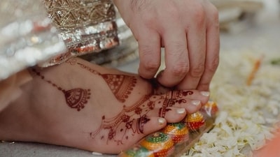 For the mehendi, like the rest of her less is more bridal style, Parineeti Chopra embraced minimal designs for both her hands and her feet. Staying within the pared-back theme of the wedding, she chose simple kaleera designs for her bridal mehendi. One of the photos from the wedding ceremony showed Raghav touching Parineeti's toenail. For the mehendi, like the rest of her less is more bridal style, Parineeti Chopra embraced minimal designs for both her hands and her feet. Staying within the pared-back theme of the wedding, she chose simple kaleera designs for her bridal mehendi. One of the photos from the wedding ceremony showed Raghav touching Parineeti's toenail. 