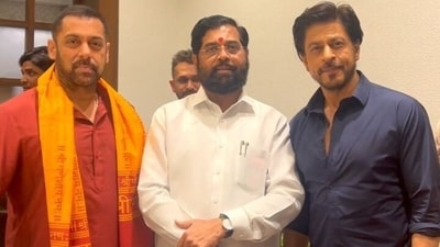 Salman Khan and Shah Rukh Khan with Maharashtra chief minister Eknath Shinde at his home. Salman Khan and Shah Rukh Khan with Maharashtra chief minister Eknath Shinde at his home.