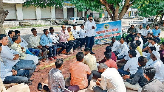 Onion traders from all 15 APMC markets in Nashik district have been on strike since last Wednesday, and onion auctions have ground to a halt. (HT PHOTO)