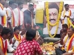 Pro-Kannada activists conduct mock funeral of TN CM Stalin in Ramanagara. Video