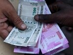 RBI issued an advisory to exchange the <span class='webrupee'>₹</span>2000 note by September 30. RBI issued an advisory to exchange the <span class='webrupee'>₹</span>2000 note by September 30.