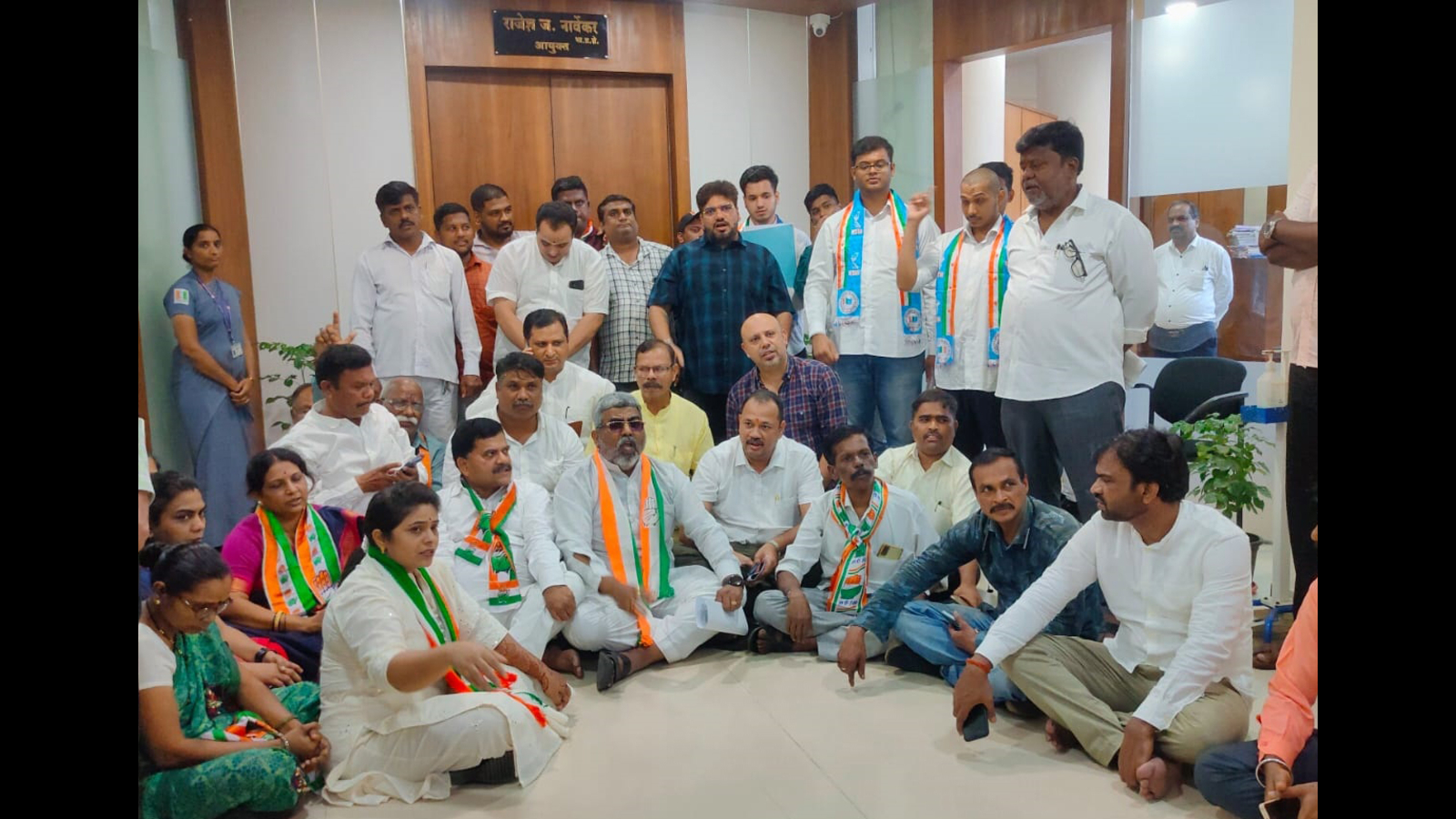 Controversy over `illegal' jal pujan at Morbe dam by BJP leaders | Mumbai news - Vimarsana News