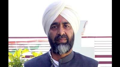 A look-out circular (LOC) was issued against former Punjab finance minister and Bharatiya Janata Party leader Manpreet Singh Badal at all airports by the state Vigilance Bureau on Tuesday. (HT file photo) A look-out circular (LOC) was issued against former Punjab finance minister and Bharatiya Janata Party leader Manpreet Singh Badal at all airports by the state Vigilance Bureau on Tuesday. (HT file photo)