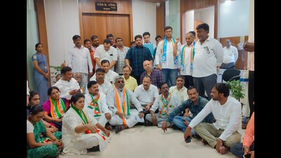 Controversy over `illegal” jal pujan at Morbe dam by BJP leaders . Congress demands FIR for trespassing at CBD in Navi Mumbai, India, on Monday, September 25, 2023. (HT PHOTO) Controversy over `illegal” jal pujan at Morbe dam by BJP leaders . Congress demands FIR for trespassing at CBD in Navi Mumbai, India, on Monday, September 25, 2023. (HT PHOTO)