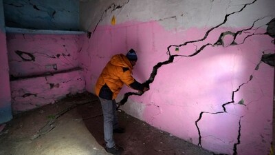 In Joshimath, 868 structures have developed cracks and 181 have been declared unsafe so far. (AP) (HT_PRINT) In Joshimath, 868 structures have developed cracks and 181 have been declared unsafe so far. (AP) (HT_PRINT)