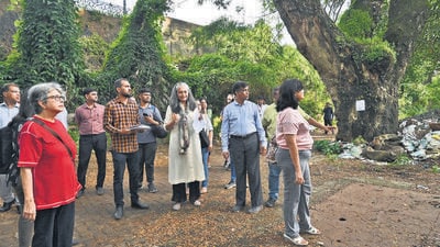 Kavas Petigara, an engineer by profession, suggested that a geological survey be conducted on Malabar Hill. “That will give us an idea of how strong the hill is and if it can take the weight of two reservoirs for water,” he said. P Velrasu, additional municipal commissioner, said this was a valid suggestion (HT PHOTO)