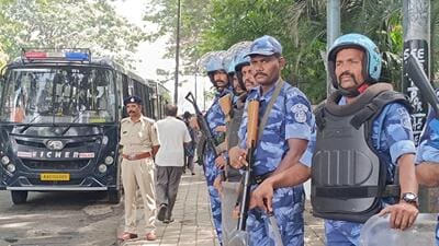 Police personnel deployed during bandh in Bengaluru on Tuesday. (HT Photo) Police personnel deployed during bandh in Bengaluru on Tuesday. (HT Photo)