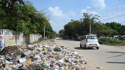 Sanitation workers in Gurugram have been on strike for over the last one week. (Parveen Kumar/ht) Sanitation workers in Gurugram have been on strike for over the last one week. (Parveen Kumar/ht)