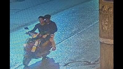 The CCTV footage of the two killers who stabbed a truck driver and were trying to flee to Ajmer after the murder on Tuesday (Pramod Tambe/HT PHOTO)