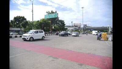 The red strip at the Polytechnic crossing in Lucknow (HT Photo) The red strip at the Polytechnic crossing in Lucknow (HT Photo)