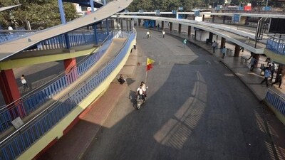 Majestic bus terminus in Bengaluru remains deserted due to a city-wide bandh (Arijit Sen/HT Photo)