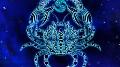 Cancer Daily Horoscope for September 27 2023: Shower love today &accept it back.