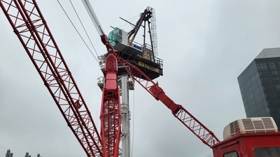 Hell's Kitchen crane commences disassembly amid heavy rain (Twitter/DOB) Hell's Kitchen crane commences disassembly amid heavy rain (Twitter/DOB)