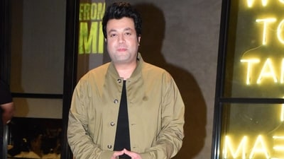 Varun Sharma is back as Choocha and was present at the screening of Fukrey 3. In the film, he will be seen giving Richa Chadha a competition in elections by contesting against her. Varun Sharma is back as Choocha and was present at the screening of Fukrey 3. In the film, he will be seen giving Richa Chadha a competition in elections by contesting against her. 