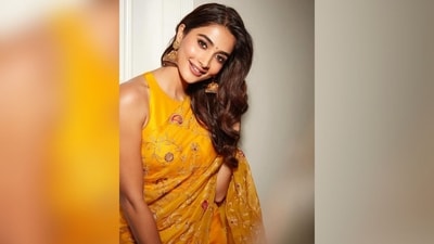 Assisted by hairstylist Amit Yashwant, Pooja styled her lush locks into soft curls, leaving them open at the centre parting to fall beautifully over her shoulders. (Instagram/@hegdepooja) Assisted by hairstylist Amit Yashwant, Pooja styled her lush locks into soft curls, leaving them open at the centre parting to fall beautifully over her shoulders. (Instagram/@hegdepooja)