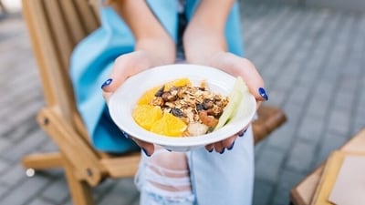 One should consume 6 short and frequent meals in a day, which includes 3 major meals and 3 minor meals. (Freepik) One should consume 6 short and frequent meals in a day, which includes 3 major meals and 3 minor meals. (Freepik)