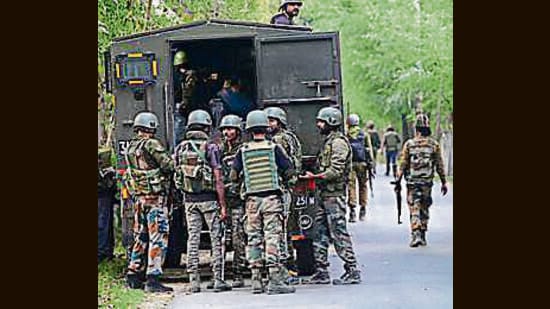 Security forces have busted two major modules of militants and their associates and arrested a Lashkar-e-Taiba (LeT) militant and eight aides in the past two weeks in north Kashmir’s Baramulla district aiming to destabilise peace in the Valley, police said on Tuesday. (HT File Photo)