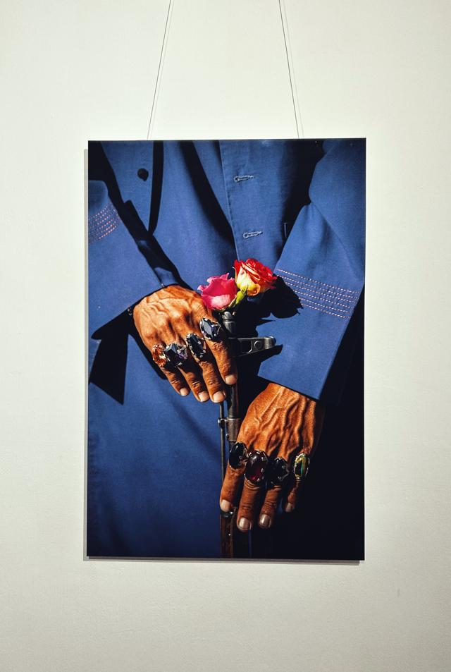 “My representation of the Afghan man wearing flowers on his cap and hair is an attempt to break the stereotype” (Alliance Française de Delhi) “My representation of the Afghan man wearing flowers on his cap and hair is an attempt to break the stereotype” (Alliance Française de Delhi)