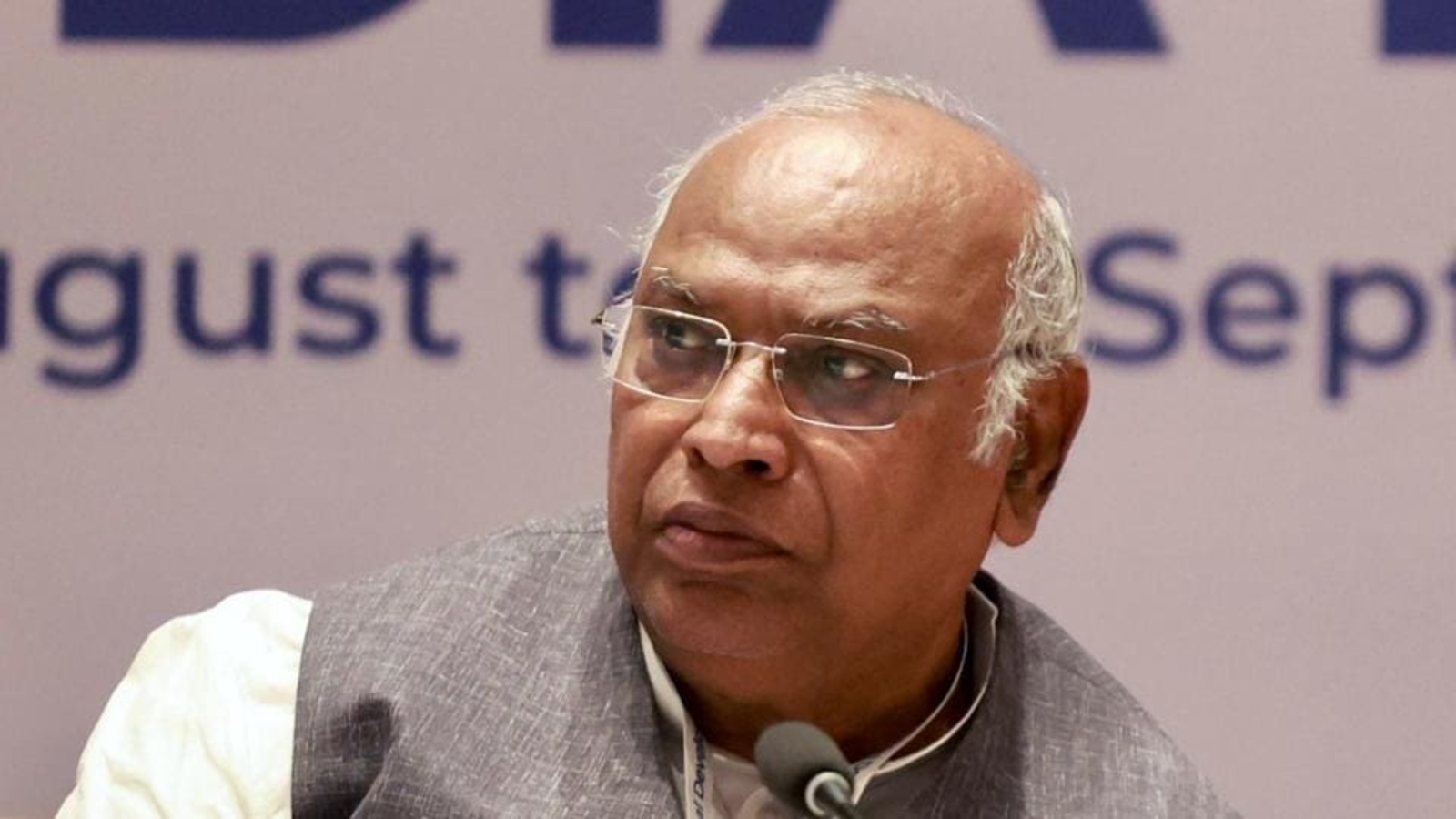 'Manipur turned into battlefield…sack 'incompetent' CM': Kharge on violence | Latest News India - Vimarsana News