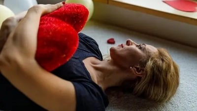There are times in a relationship when the partner needs their own space. The first reaction that we go for is to feel anxious about the stage of the relationship. However, this is an extremely natural thing in a relationship, and we should understand that to have a healthy relationship. "It’s easy for our brains to feel anxious and rejected when our partners or loved ones want some space, when what we really want is to talk things through. But respecting their need for space doesn’t mean you have to suffer in the meantime," wrote Relationship Coach Rebecca Ore. Here are a few ways by which we can soothe ourselves. (Unsplash) There are times in a relationship when the partner needs their own space. The first reaction that we go for is to feel anxious about the stage of the relationship. However, this is an extremely natural thing in a relationship, and we should understand that to have a healthy relationship. "It’s easy for our brains to feel anxious and rejected when our partners or loved ones want some space, when what we really want is to talk things through. But respecting their need for space doesn’t mean you have to suffer in the meantime," wrote Relationship Coach Rebecca Ore. Here are a few ways by which we can soothe ourselves. (Unsplash)