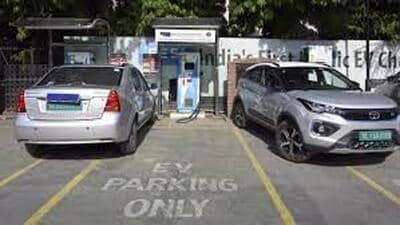 At present, 100 EV charging stations are currently operational in New Delhi region. (HT Photo) At present, 100 EV charging stations are currently operational in New Delhi region. (HT Photo)