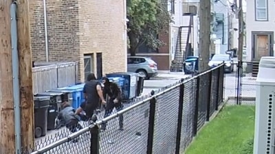 Screengrab from the video of the incident (X(formerly Twitter)/@iamyesyouareno) Screengrab from the video of the incident (X(formerly Twitter)/@iamyesyouareno)