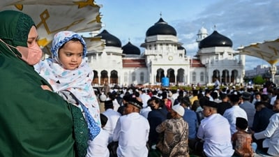 Indonesia: In Indonesia, Eid Milad-un-Nabi is celebrated with Muslims participating in religious processions, attending special prayers at mosques and organising community events to discuss the life and teachings of the Prophet. (AFP) Indonesia: In Indonesia, Eid Milad-un-Nabi is celebrated with Muslims participating in religious processions, attending special prayers at mosques and organising community events to discuss the life and teachings of the Prophet. (AFP)