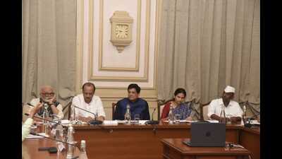 Meanwhile, the stalemate over protests by onion growers and traders continued on Tuesday as meetings with them by Union commerce minister Piyush Goyal and deputy chief minister Ajit Pawar failed to yield any result. (HT PHOTO)